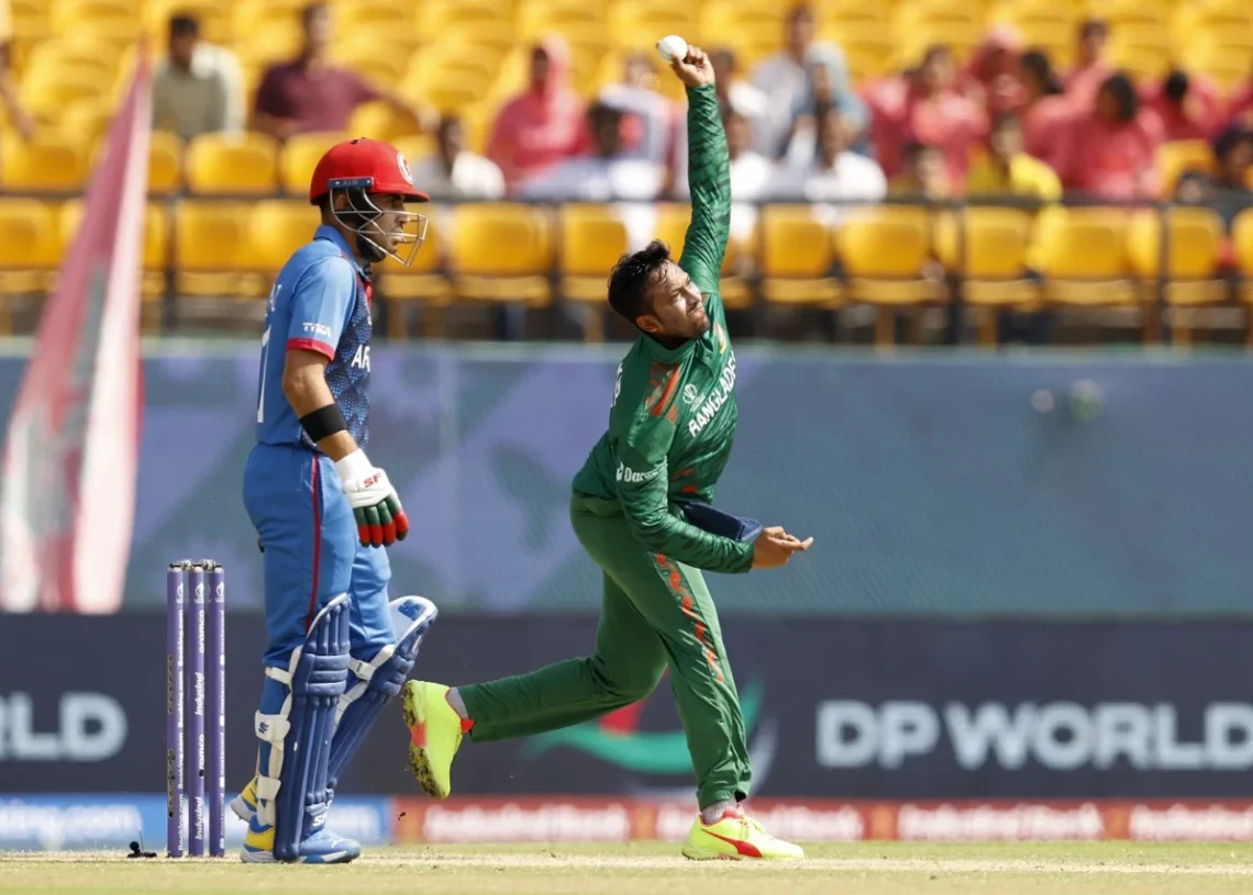 শুরুতেই জোড়া উইকেট তুলে নেন সাকিব আল হাসান