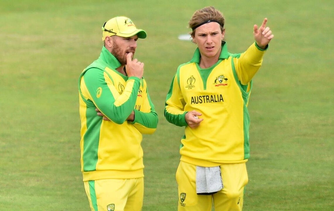 অ্যারন ফিঞ্চের সাথে অ্যাডাম জাম্পা