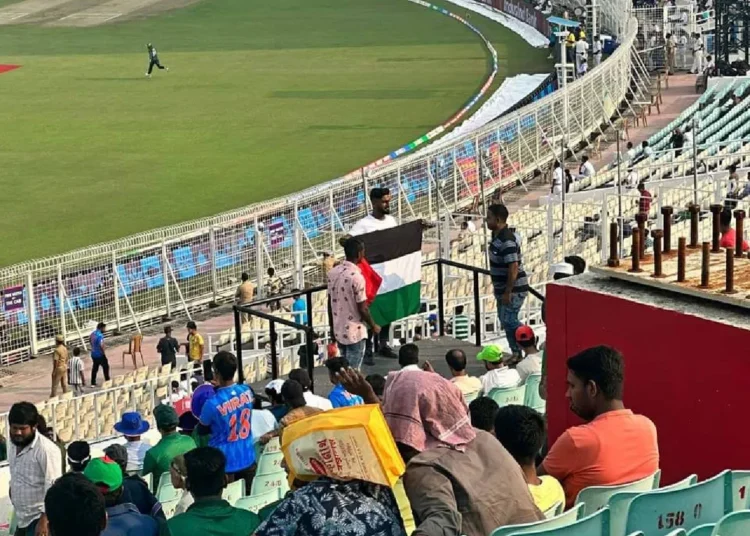 ইডেনের গ্যালারিতে ফিলিস্তিনের পতাকা ওড়ানোর ঘটনায় চারজনকে আটক করা হয়েছে।