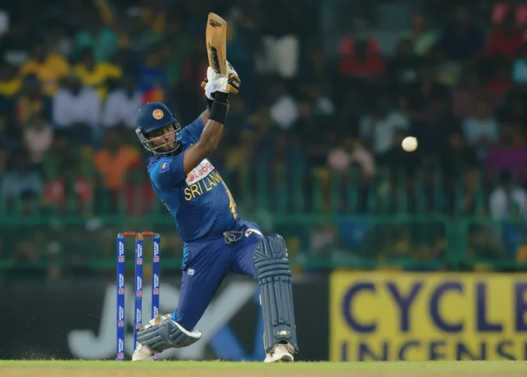 ৩৮ বলে দলের পক্ষে ইনিংস সর্বোচ্চ ৪৬ রান করেন অ্যাঞ্জেলো ম্যাথিউস।