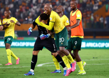 Soccer Football - Africa Cup of Nations - Third Place Playoff - South Africa v DR Congo - Stade Felix Houphouet-Boigny, Abidjan, Ivory Coast - February 10, 2024  South Africa's Ronwen Williams and Khuliso Mudau celebrate after winning the penalty shootout REUTERS/Siphiwe Sibeko