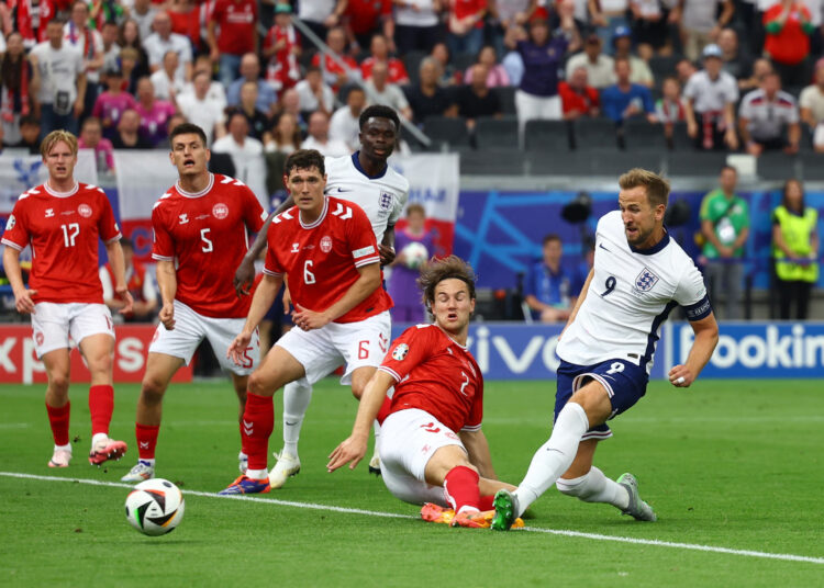 শুরুতে গোল করে ইংল্যান্ডকে এগিয়ে দিয়েছিলেন হ্যারি কেইন।