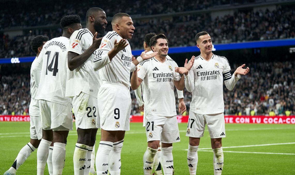 গোলের পর রিয়াল মাদ্রিদের খেলোয়াড়রা