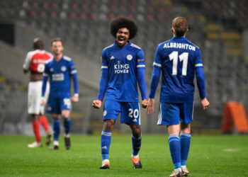 লেস্টার সিটির জার্সিতে হামজা চৌধুরী।