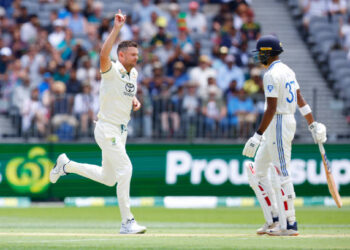 পার্থ টেস্টের প্রথম দিনেই (২২ নভেম্বর, ২০২৪) উইকেট পাওয়ার পর হ্যাজেলউডের উচ্ছ্বাস। ফাইল ছবি।