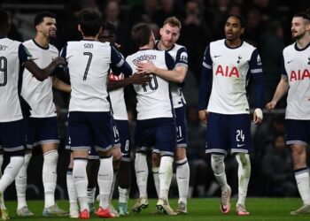 ম্যাচ শেষে টটেনহামের খেলোয়াড়রা