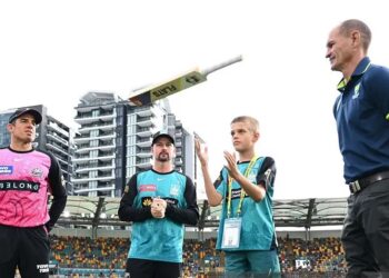 বিগ ব্যাশ লীগে ব্যাট দিয়ে টস করা হয় | ছবি: ক্রিকেট অস্ট্রেলিয়া