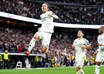 গোলের পর উড়ছেন লুকা মদরিচ