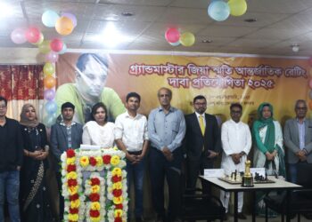 উদ্বোধনী অনুষ্ঠানে খেলোয়াড়দের সাথে অতিথিরা