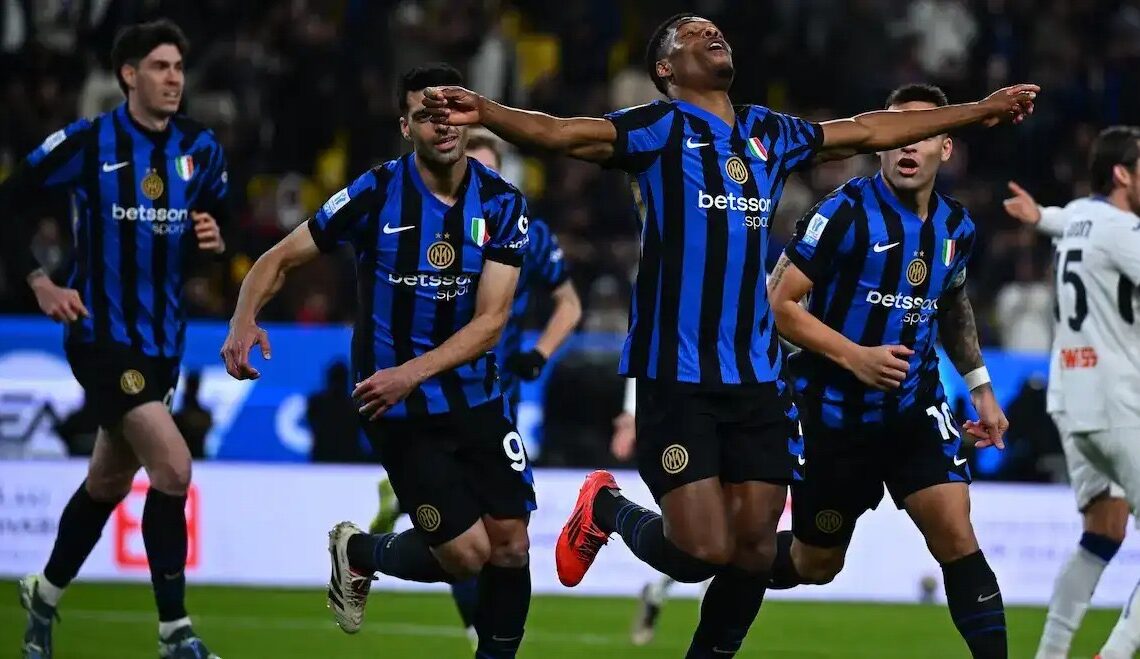 গোলের পর ইন্টার মিলানের খেলোয়াড়রা