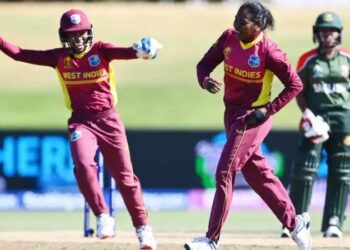 উইকেট শিকারের পর ওয়েস্ট ইন্ডিজ খেলোয়াড়দের উল্লাস