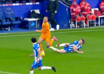 ফাউলের শিকার এমবাপ্পে