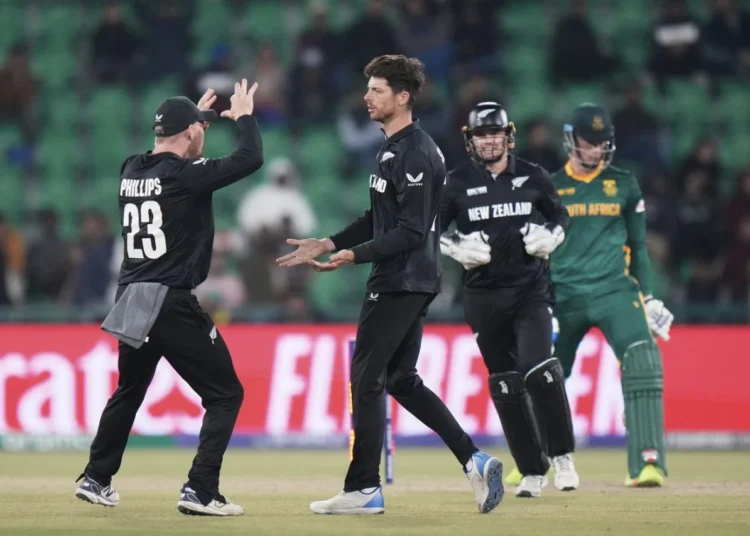 ভ্যান ডার ডুসেনকে বোল্ড করার পর মিচেল স্যান্টনারের উল্লাস। ছবি : ক্রিকইনফো।