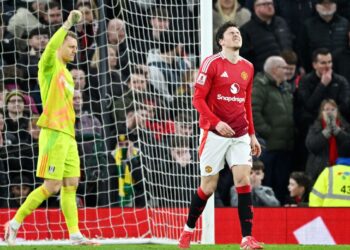 টাইব্রেকারে গোল রুখে দেওয়ার পর ফুলহামের লেনো