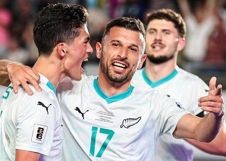 গোলের পর সতীর্থের মাঝে কস্তা বারবারৌসেস