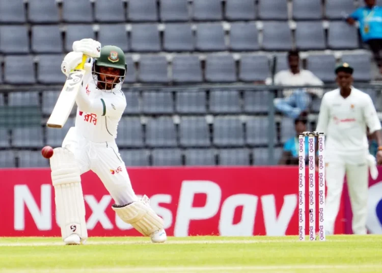 সিলেট টেস্টে বাংলাদেশ দলের প্রথম ইনিংসে সর্বোচ্চ ৫৬ রান এসেছে মমিনুল হকের ব্যাটে।