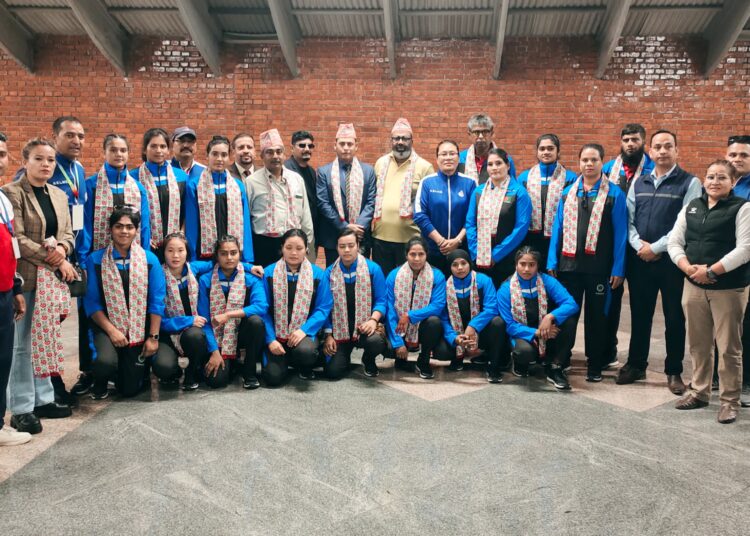 কাঠমান্ডুতে পৌঁছানোর পর বাংলাদেশ নারী কাবাডি দলকে বরণ করে নেয়া হয়।