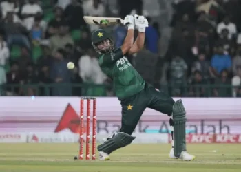 ২৬ বলে অপরাজিত ৫১ রান করেন হাসান নেওয়াজ।