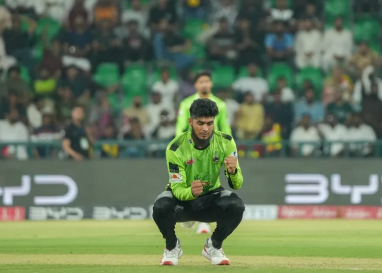 ৩ ওভারে ৩৪ রান দিয়ে ৩ উইকেট তুলে নিয়েছেন রিশাদ