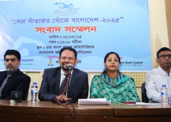 সংবাদ সম্মেলনে বক্তব্য রাখছেন সুইমিং ফেডারেশনের সাধারণ সম্পাদক মাহবুবুর রহমান শাহীন।