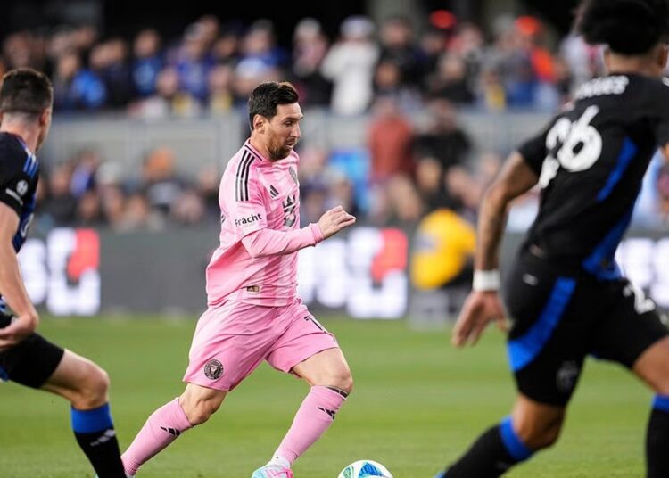 বল দখলের লড়াই