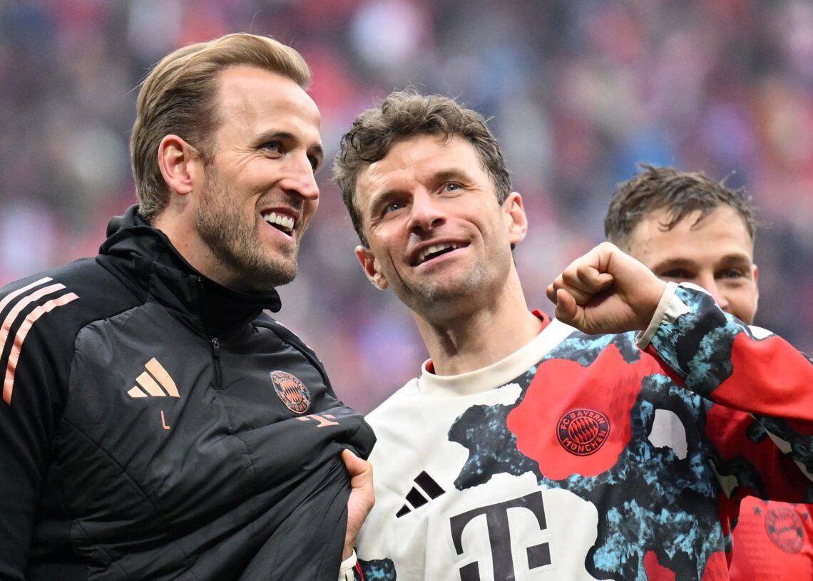 শিরোপা নিশ্চিত হওয়ার পর মাঠে নেমে পড়েন হ্যারি কেন