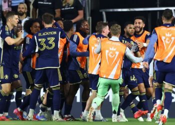 গোলের পর ভ্যানকুভারের খেলোয়াড়দের আনন্দ