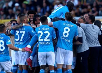 গোলের পর নাপোলি খেলোয়াড়দের উৎসব