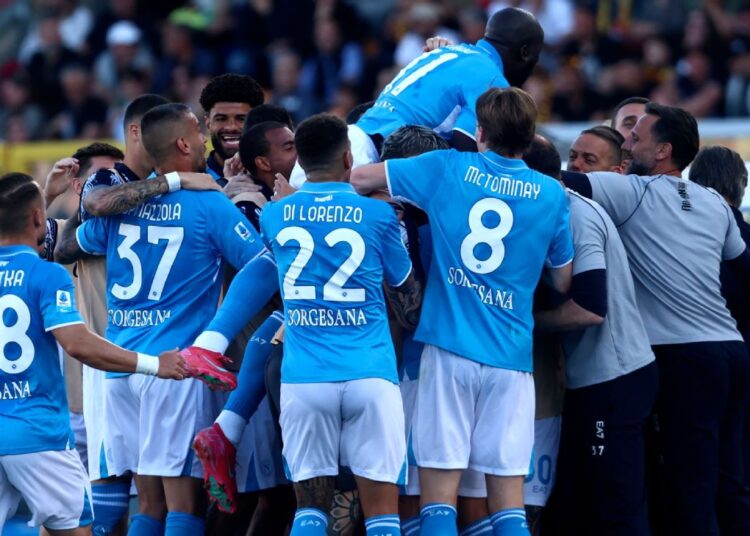 গোলের পর নাপোলি খেলোয়াড়দের উৎসব