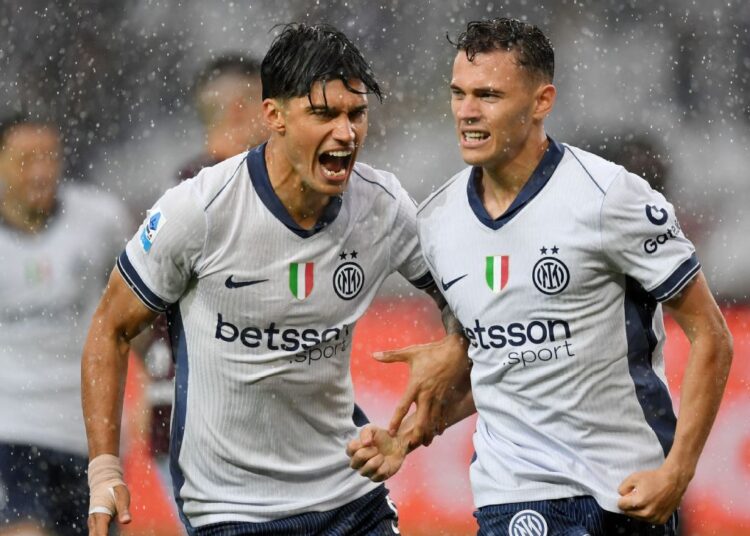 গোলের পর ইন্টার মিলানের খেলোয়াড়রা