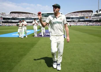 ২৮ রানে ৬ উইকেট তুলে নিয়েছেন অজি অধিনায়ক প্যাট কামিন্স।