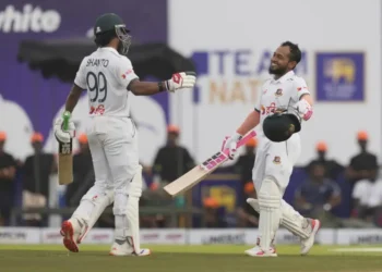 গল টেস্টের ১ম দিন সেঞ্চুরি তুলে নেন নাজমুল হোসেন শান্ত ও মুশফিকুর রহিম।