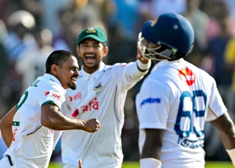 আন্তর্জাতিক ক্যারিয়ারের শেষ ইনিংসে ৮ রানে আউট হয়ে ফিরে যাচ্ছেন অ্যাঞ্জেলো ম্যাথিউস।