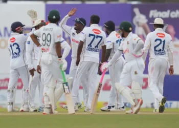 ৪৯ রান করা মুশফিকুর রহিমকে আউটের পর শ্রীলঙ্কান খেলোয়াড়দের উল্লাস।