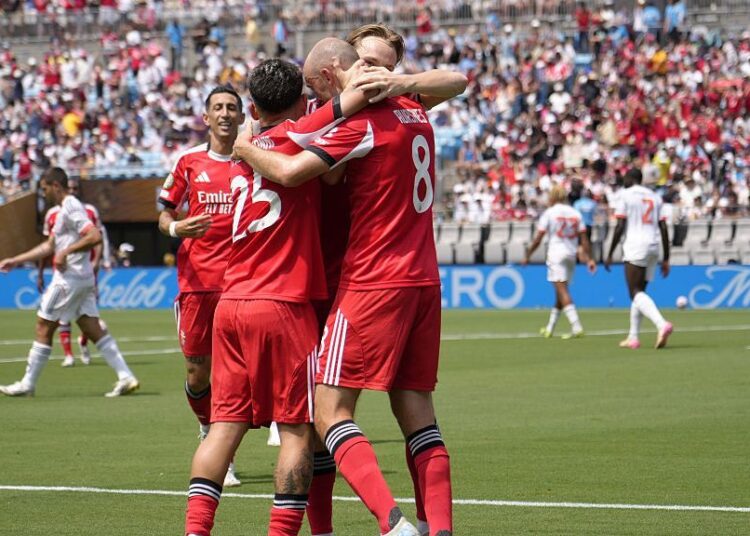 গোলের পর বেনফিকা খেলোয়াড়রা