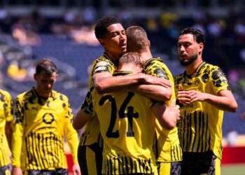 গোলের পর ডর্টমুন্ডের খেলোয়াড়রা
