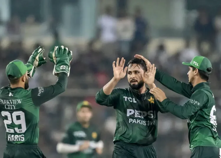 পাওয়ার প্লেতে বাংলাদেশের ইনিংসে ধস নামান ফাহিম আশরাফ।