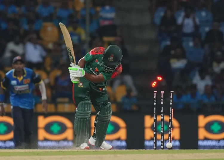 আসিথা ফার্নান্দোর ওভারে বোল্ড হয়ে ১৭ রানে ফিরেছেন ওপেনার তানজিদ তামিম।