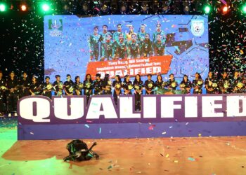 হাতিরঝিলের অ্যাম্ফিথিয়েটারে এভাবেই বরণ করা হয় নারী ফুটবলারদের।