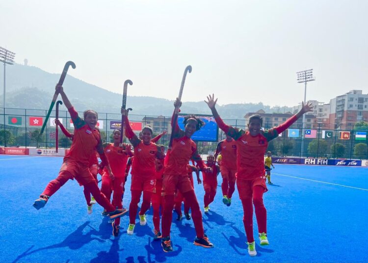 ব্রোঞ্জজয়ী বাংলাদেশ অনূর্ধ্ব-১৮ নারী হকি দল।