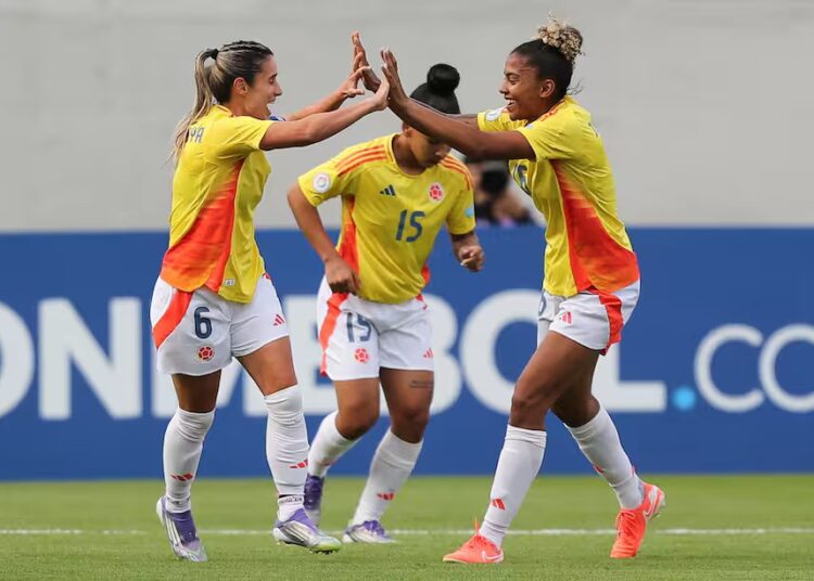 গোলের পর কলাম্বিয়ার খেলোয়াড়রা