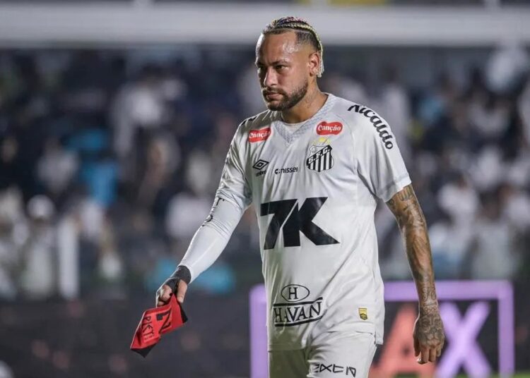 মাঠ ছাড়ছেন নেইমার