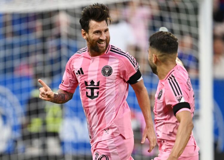 জোড়া গোলদাতা মেসি