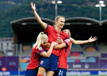 গোলের পর নরওয়ের খেলোয়াড়রা