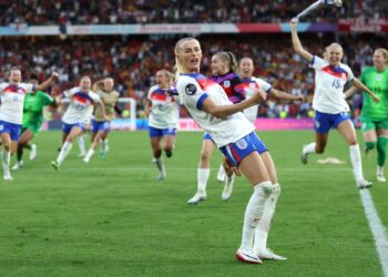 জয়ের পর উচ্ছ্বসিত ইংল্যান্ডের খেলোয়াড়