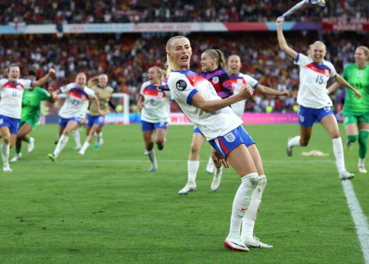 জয়ের পর উচ্ছ্বসিত ইংল্যান্ডের খেলোয়াড়