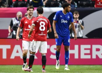 গোলের পর ম্যানইউ খেলোয়াড়দের উচ্ছ্বাস। তবে ম্যাচ শেষে এই উচ্ছ্বাস থাকেনি