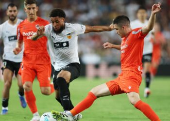 বল দখলের লড়াই