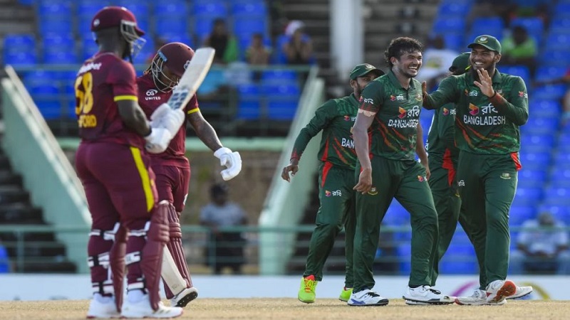 টাইগারদের বিপক্ষে তিনটি করে ওয়ানডে ও টি-টোয়েন্টি ম্যাচে খেলতে আগামী মাসে বাংলাদেশে আসছে ওয়েস্ট ইন্ডিজ দল। অক্টোবরের ১৫ তারিখ ক্যারিবিয়ান ক্রিকেটারদের বাংলাদেশে পা রাখার কথা রয়েছে। এরপর মাঠে গড়াবে দুই দলের সিরিজ। সাদা বলের সিরিজ দুটি শুরু হবে ১৮ অক্টোবর, শেষ হবে ১ নভেম্বর। সফরে ওয়ানডে ফরম্যাট দিয়ে সিরিজ শুরু করবে দুই দল। তিনটি ওয়ানডের মধ্যে দুটি অনুষ্ঠিত হবে সিলেট আন্তর্জাতিক স্টেডিয়ামে। বাকি একটি ওয়ানডে ও একটি টি-টোয়েন্টি ম্যাচ চট্টগ্রামের মাটিতে অনুষ্ঠিত হবে। সবশেষ দুই টি-টোয়েন্টি ম্যাচ অনুষ্ঠিত হবে মিরপুর শের-ই-বাংলা ক্রিকেট স্টেডিয়ামে। সবশেষ গত বছরের শেষ দিকে ওয়েস্ট ইন্ডিজের বিপক্ষে সিরিজে মুখোমুখি হয়েছিল। ক্যারিবিয়ানদের মাটিতে অনুষ্ঠিত সেই তিন ম্যাচের টি-টোয়েন্টি সিরিজে ওয়েস্ট ইন্ডিজকে প্রথমবারের মতো হোয়াইটওয়াশ করেছিল টাইগাররা। যার মাধ্যমে ২০১২ সালে আয়ারল্যান্ডের পর প্রথমবার তিন ম্যাচের টি-টোয়েন্টি সিরিজে প্রতিপক্ষকে তাদের মাঠে ধবলধোলাইয়ের স্বাদ পায় বাংলাদেশ। অবশ্য সেই সফরে ওয়ানডে সিরিজে উল্টো হোয়াইটওয়াশ হয়েছিল বাংলাদেশ দল। এর আগে দুই ম্যাচের টেস্ট সিরিজ ১-১ ব্যবধানে ড্র হয়। এদিকে অক্টোবরের প্রথম সপ্তাহেই অনুষ্ঠিত হবে বাংলাদেশ ক্রিকেট বোর্ডের (বিসিবি) নির্বাচন। জাতীয় নির্বাচনের ডামাডোলে কিছুটা আড়ালেই পড়ে গিয়েছিল এই নির্বাচন। অক্টোবরের প্রথম সপ্তাহে নির্বাচন অনুষ্ঠিত হবে। আনুমানিক ৪ অক্টোবর হতে পারে এটি।