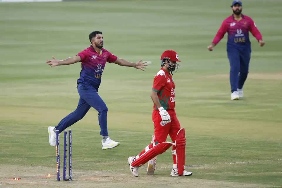 ওমানকে উড়িয়ে দিয়ে আরব আমিরাতের ইতিহাস